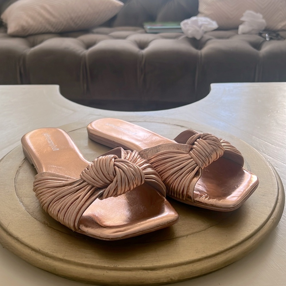 Jeffrey Campbell Women's Rose Gold Metallic Knaughty-3 Square-Toe Sandal SZ 7/38